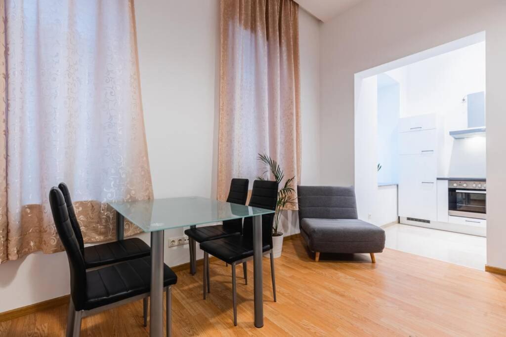 Apartment Family Next To Danube River *